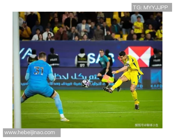 足球八大球星合影高清照片展现传奇巅峰时刻展现时代巨星风采